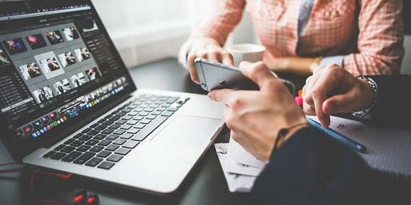 Toplantılarda telefona bakmayı bırakmak neden bu kadar önemlidir?