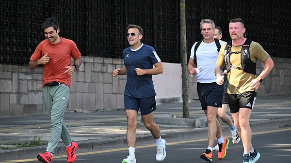 Macron'un yanında koşan kişinin kim olduğu ortaya çıktı.