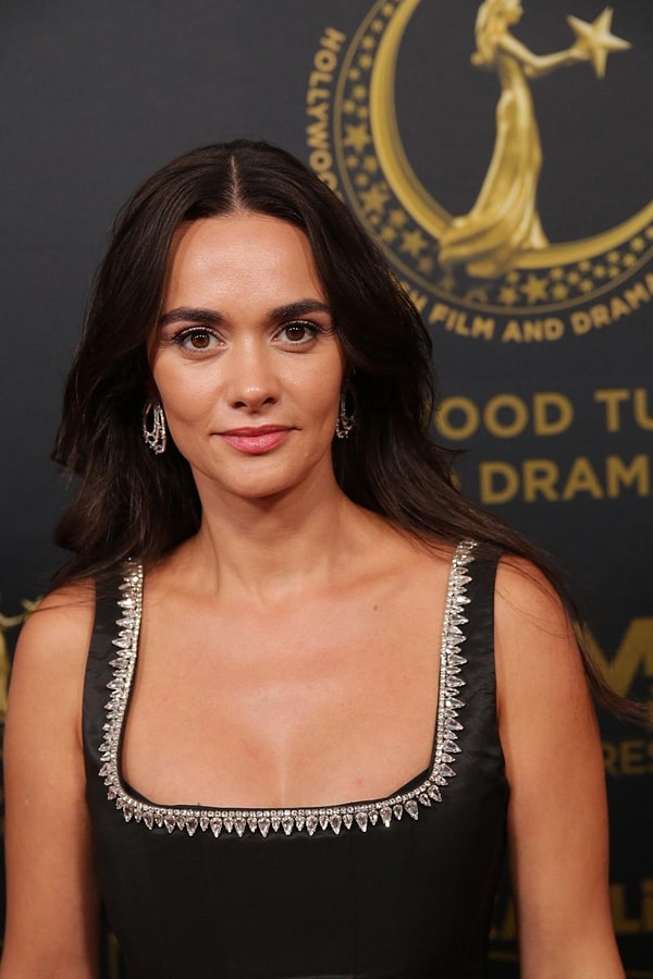 Yeni dizisi merak edilen Hande Soral'ın TRT 1 ekranlarında yayınlanacak Evlilik Güzeldir dizisinde rol alacağı kesinleşti.