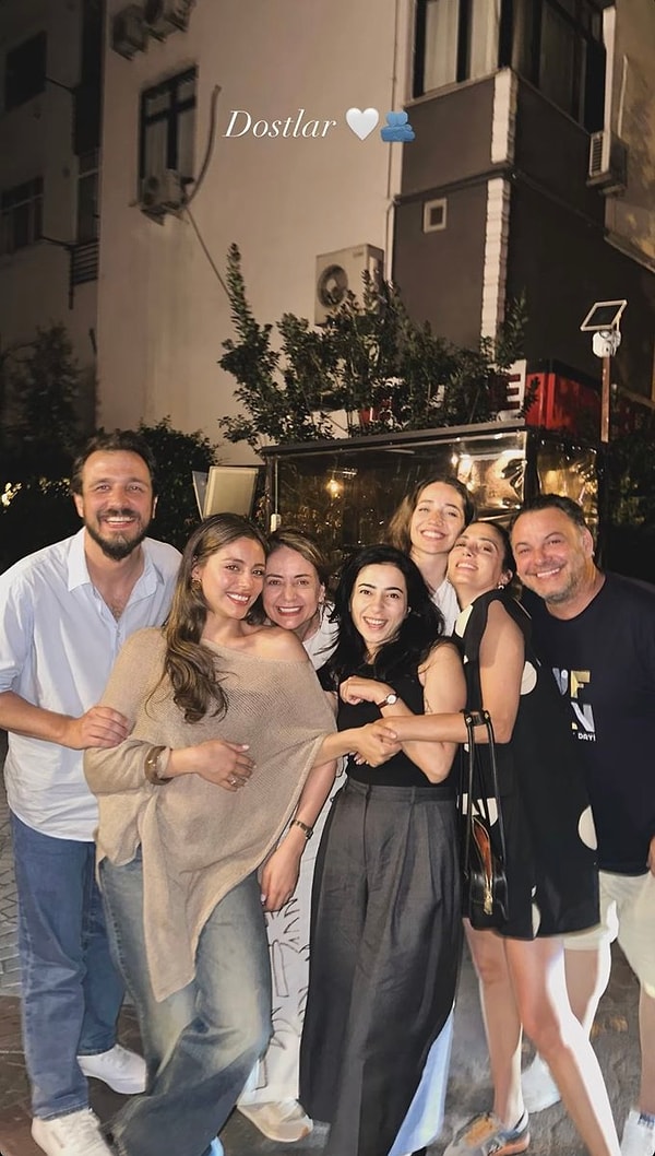 Kızılcık Şerbeti'nden ayrılan Sıla Türkoğlu, Sibel Taşçıoğlu, Özge Özacar ve Emrah Altıntoprak'ın buluşmasından o kare: