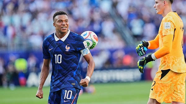 Hükümetten Mbappe'ye özür mesajı geldi.