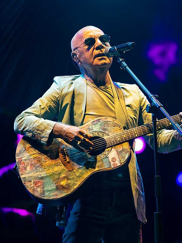 Türk pop ve rock müziğinin en özel isimlerinden biri denildiğinde akla gelen ilk sanatçılardan biri hiç kuşkusuz Mazhar Alanson.