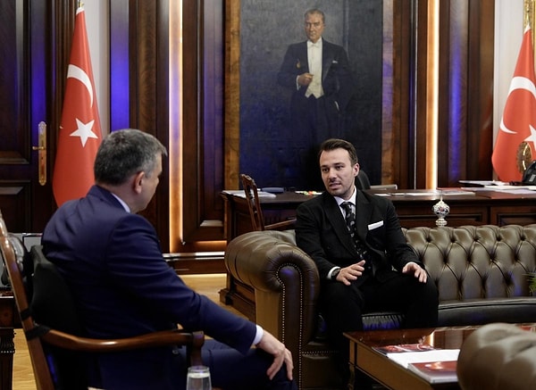 Dolandırıcılık, yasa dışı bahis ve sosyal medya üzerinden işlenen suçlarla ilgili çalışmalarının kamuoyuyla paylaşıldığının altını çizerek, Çiftçi'ye İçişleri Bakanlığı’nın dijital suçlarla mücadelede yeni dönemdeki yol haritası soruldu.