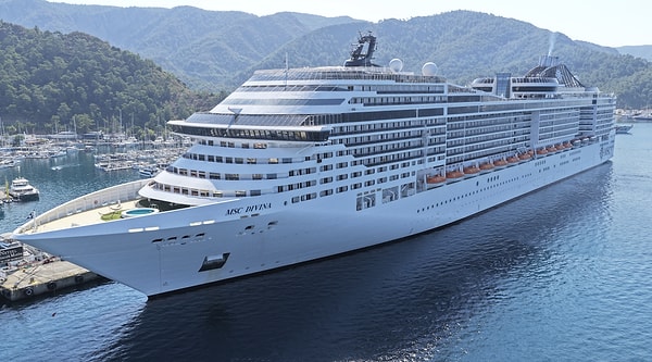 Some of the cruise ship passengers, on the other hand, opted for alternative tours instead of staying in the town center.