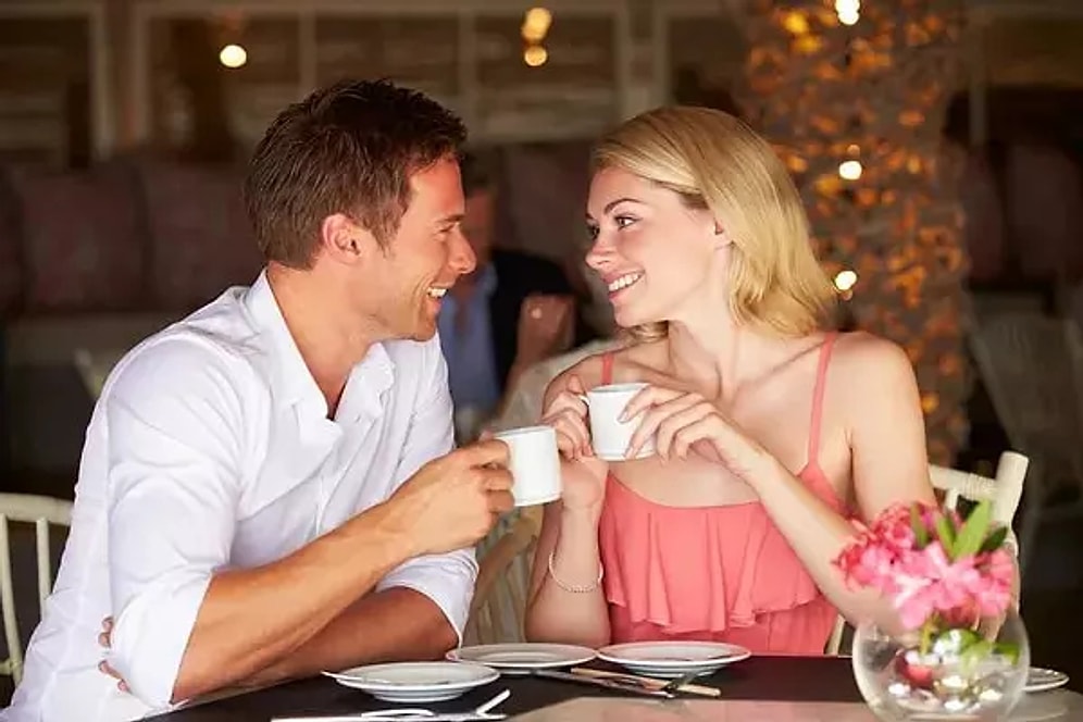 Psychologists Reveal the Exact Best Time to Text Someone After a First Date
