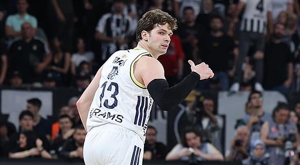 "Fenerbahçeli Tarık" imzasıyla veda etti.