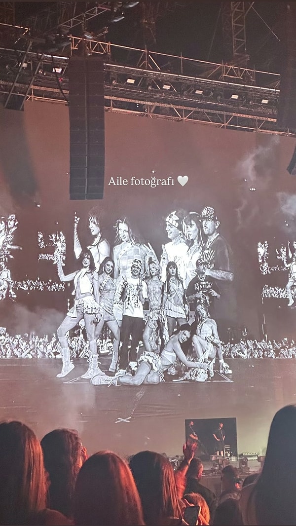 Rap müziğin tanınan isimlerinden Motive de, Manifest’e eşlik etmek için sahneye çıktı.