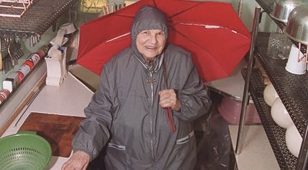 Gabe’in projesindeki en fütüristik adımlardan biri, temizliği evin mimarisine entegre etmek oldu.