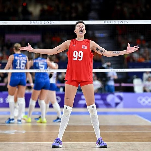 A Milli Kadın Voleybol Takımımız, Milletler Ligi (VNL) final etabına sayılı günler kala sakatlık şokuyla sarsıldı.