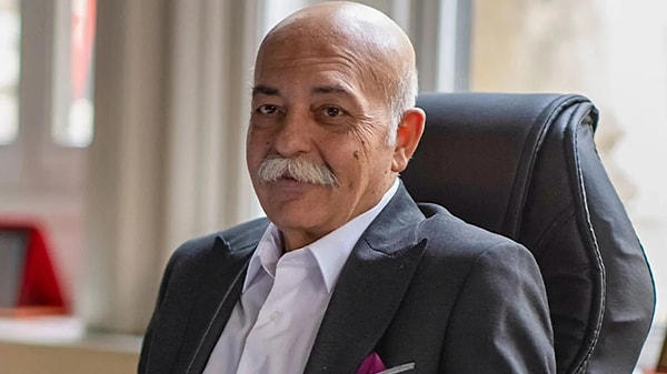 Kızılcık Şerbeti'nin Apo'su Settar Tanrıöğen, Star TV'nin yeni dizisi Düğünümüz Var'a dahil oldu.