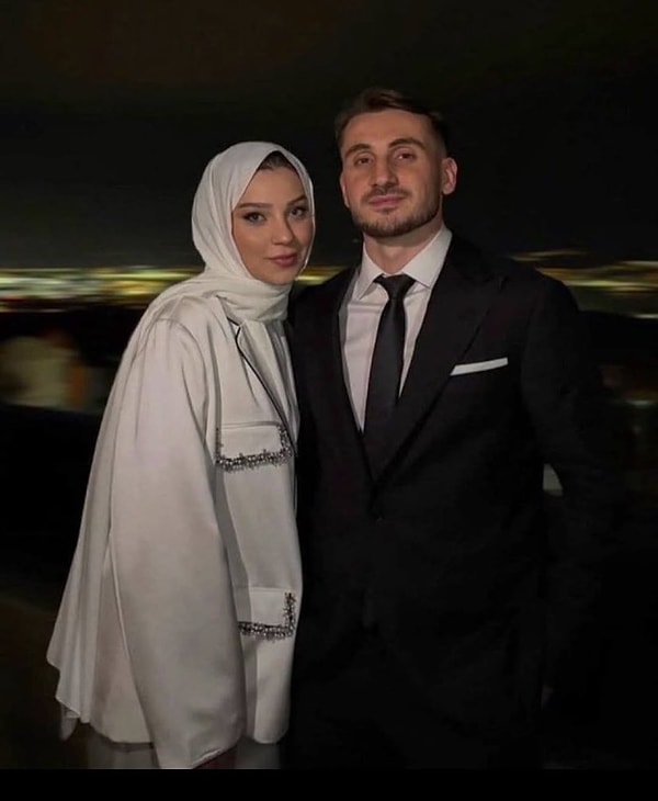 Milli futbol takımının başarılı isimlerinden Kerem Aktürkoğlu, son yıllarda yalnızca sahadaki performansıyla değil, özel hayatıyla da adından söz ettiriyor.