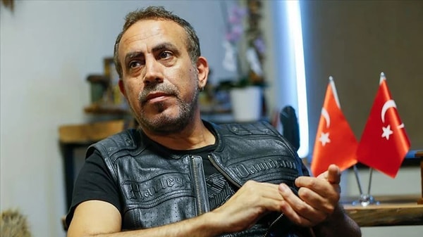 Türk rock müziğinin en sevilen isimlerinden biri olan Haluk Levent, yıllardır yalnızca şarkılarıyla değil, kurucusu olduğu AHBAP Derneği aracılığıyla yürüttüğü sosyal yardım faaliyetleriyle de adından söz ettiriyordu.