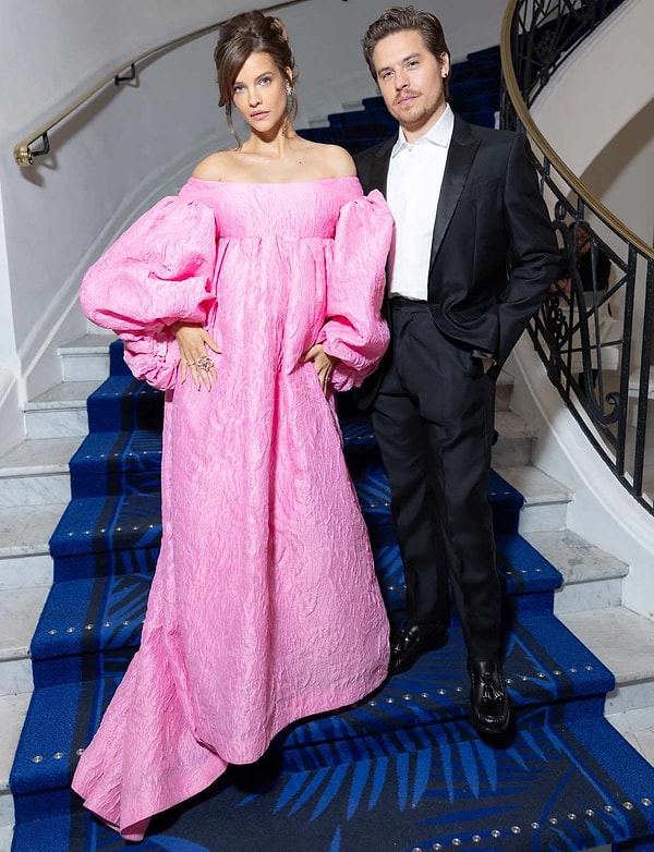 Barbara Palvin ve Dylan Sprouse, mayıs ayında yaptıkları ortak sosyal medya paylaşımıyla ilk bebeklerini beklediklerini açıkladı.