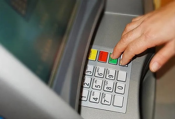 Satın aldığı ATM'lerle milyoner oldu.
