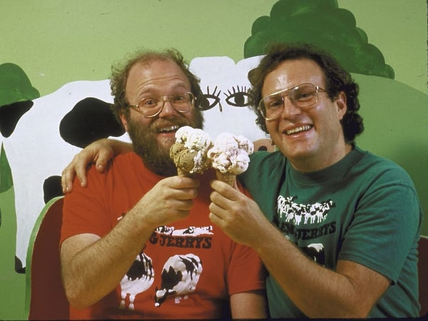 O dönem lüks dondurma pazarının lideri olan Häagen-Dazs, sahte bir İskandinav ismiyle elit bir imaj çizerken, Ben & Jerry’s tam tersini yaptı.