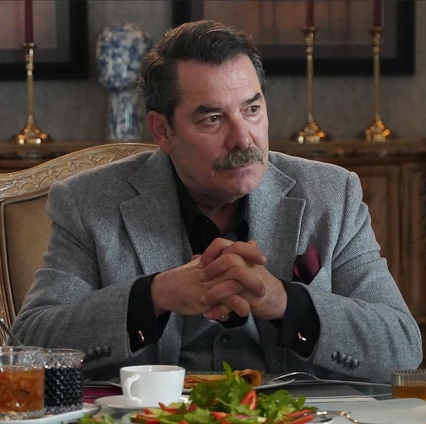 Usta oyuncu Fikret Kuşkan, TRT 1'in Evlilik Güzeldir dizisine dahil oldu.