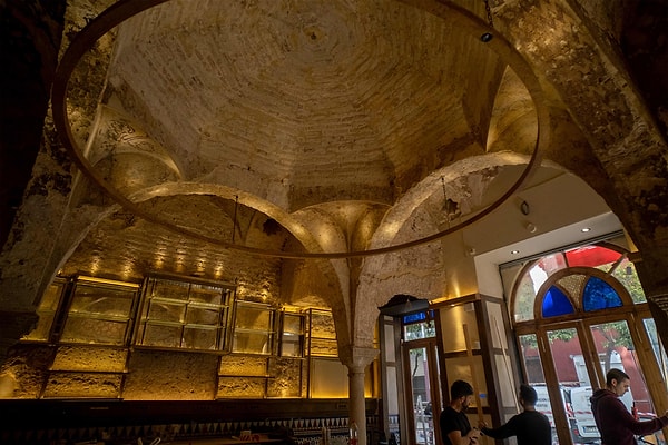 Tarihi doku ile modern işletme unsurları hassas bir restorasyon çalışmasıyla bir araya getirildi