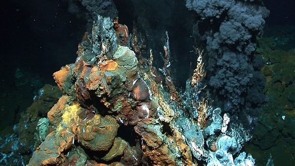Gelişmiş kütle spektrometresi analizleri pirit mineralinin içinde görünmez altın parçacıkları saptadı
