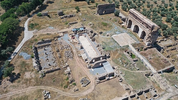 A 2,000-Year-Old Pool Carrying the Traces of Ancient Athletes