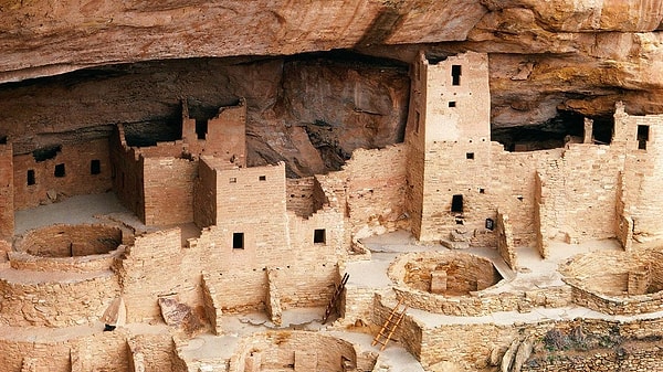 Mesa Verde, yaklaşık 700 yıl boyunca Ancestral Puebloan halkına ev sahipliği yaptı.
