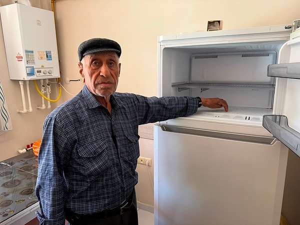 Yaşlı adamı 14 saat boyunca telefonda tuttular. Bankadan altınları çekip, buzdolabına sakladı.
