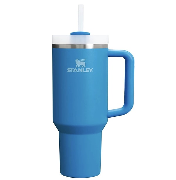 Stanley Quencher pipetli termos bardak Aslan burçlarının gün boyu yanında olacak!