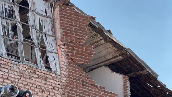 Malatya'da 5 büyüklüğünde deprem meydana geldi. Bazı binalar zarar gördü.