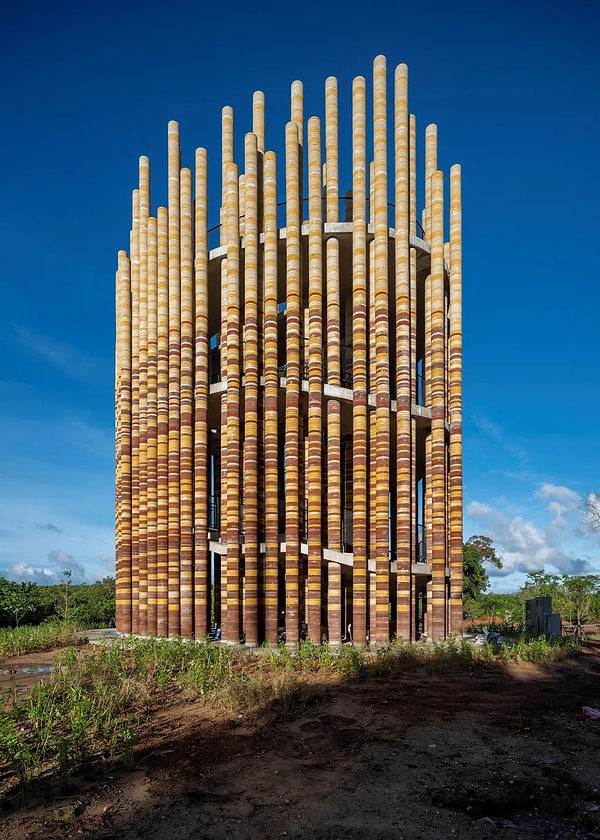 Plant fibers found in elephant dung have been transformed into building materials.