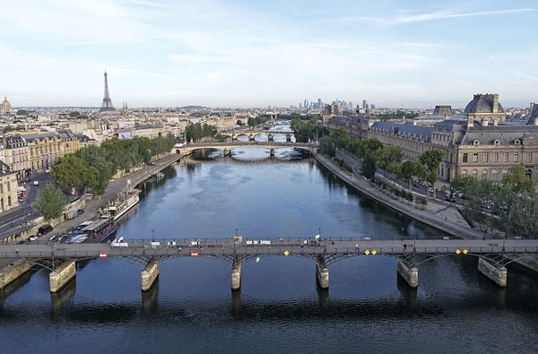 How Does the System Work? How Does the Seine River Breathe Life into Buildings?