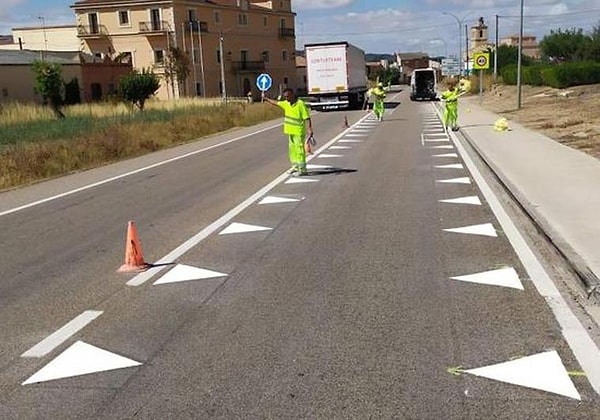 İspanya Trafik Genel Müdürlüğü, bu optik uyarıyı görmezden gelen veya bölgeye yüksek hızla girmeye devam eden sürücülere karşı net bir tutum sergiliyor.