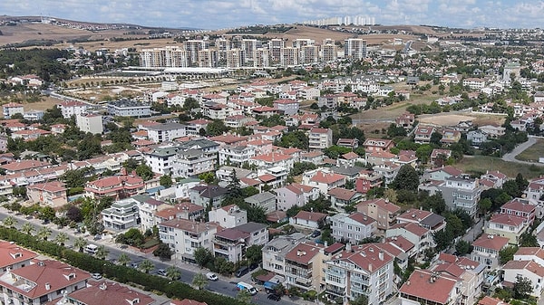 Parayı kişisel hesaplarına aktardılar.