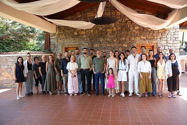 Show TV'nin yeni dizisi Sevdan Bir Ateş'in okuma provası gerçekleştirildi.