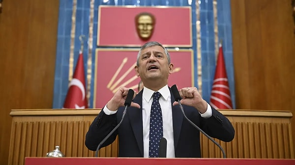 Ana muhalefet partisi Cumhuriyet Halk Partisi'nde siyasi dengeleri tamamen değiştiren tarihi bir gelişme yaşanıyor.