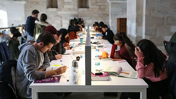 YKS puanlarını öğrenen binlerce öğrencinin tercihi bu yıl da vakıf üniversiteleri olacak.