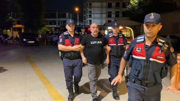 Operasyon kapsamında Ezel Akay ile kardeşi Eren Kazım Akay gözaltına alınarak ifadeleri alınmak üzere jandarma karakoluna götürüldü.