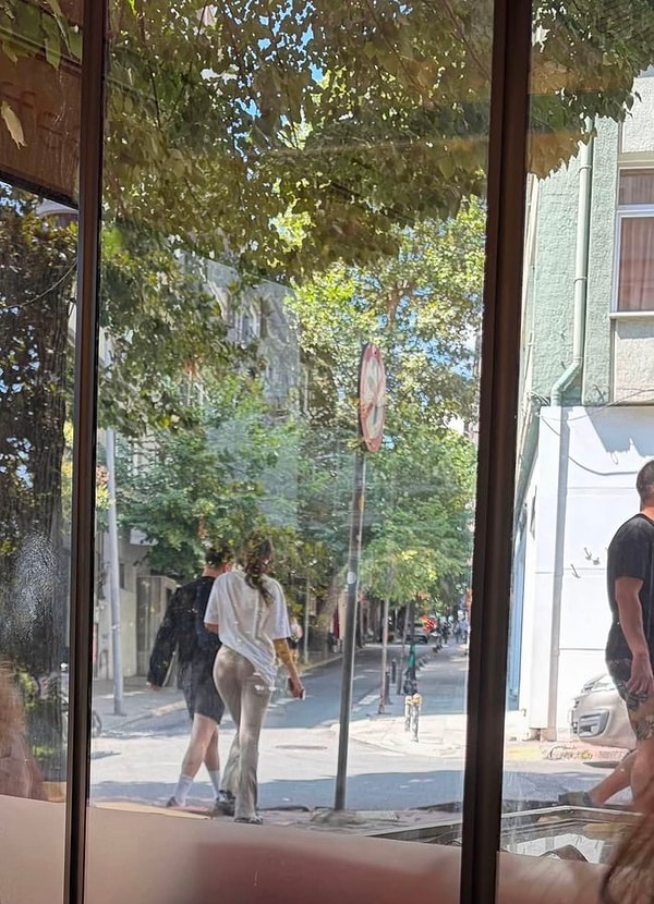 Agah Uz iddiaları kısa süre içinde yeni bir boyut kazandı. Magazin hesaplarında ve sosyal medyada, Hilal Yelekçi ile DJ Agah Uz'un birlikte vakit geçirdiği öne sürülen görüntüler paylaşılmaya başlandı.