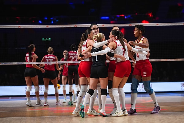 A Milli Kadın Voleybol Takımı, yarı finale yükseldi.