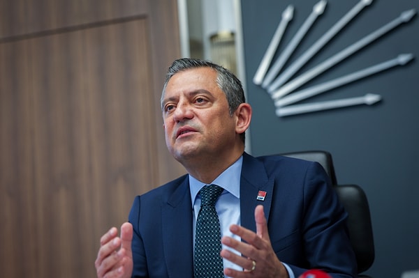 Yeni partinin renkleri belli oldu.