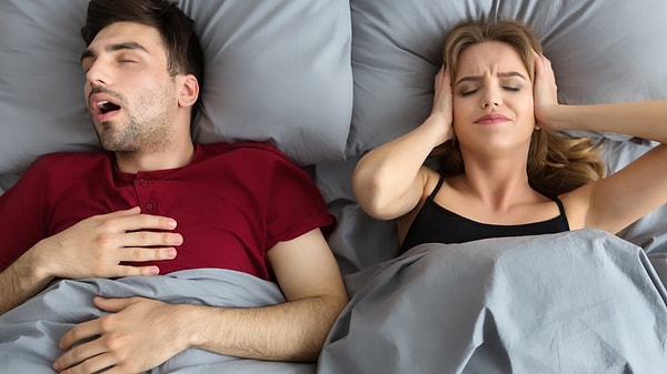 Geceleri dişini gıcırdattığı ve horladığı için yıllardır ayrı yatakta yatıyormuş