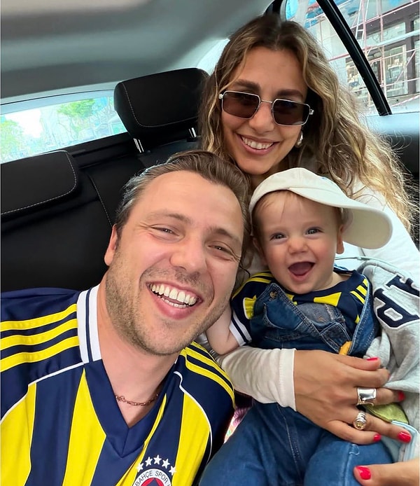Oyunculuk kariyerine genç yaşta adım atan Tolga Sarıtaş, kısa sürede televizyon dünyasının aranan isimlerinden biri haline geldi.