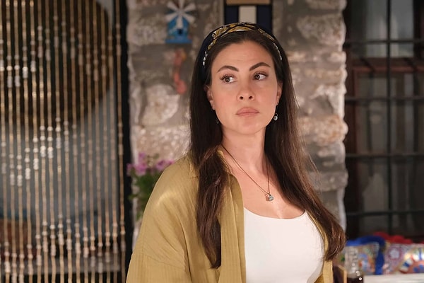 Kanal D'nin yaz sezonuna damga vuran dizisi Daha 17'de Özlem karakterini canlandıran Melis Babadağ, dizinin yakaladığı başarıyı değerlendirdi.