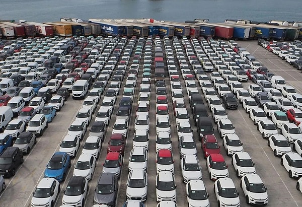 Renault ve gri renk piyasaya damga vurdu.