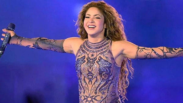 8. Klas duruşu ve güçlü yorumuyla Shakira hangi burç olabilir?