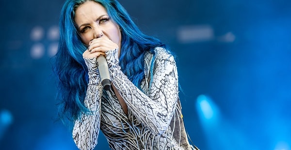 2. Biraz kolay bir soruyla devam edelim, Alissa White-Gluz hangi grubun vokalisti?