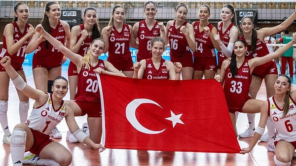 İlk kupalar altyapıdan geldi.