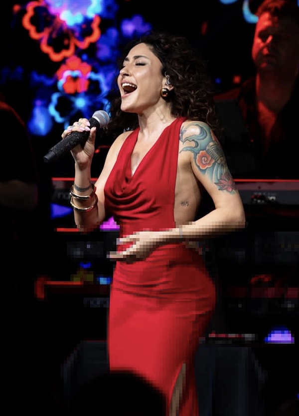 Melek Mosso, a powerful voice in Turkish pop music, has frequently made headlines not only for her songs but also for her statements and stage performances throughout her career.