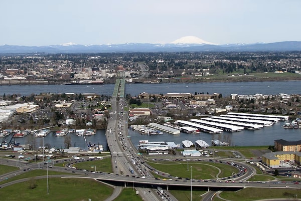 Oregon ile Washington eyaletleri arasındaki en kritik ulaşım akslarından biri olan Interstate 5 (I-5) üzerindeki köprü projesinde tarihi bir dönüm noktası geride bırakıldı.