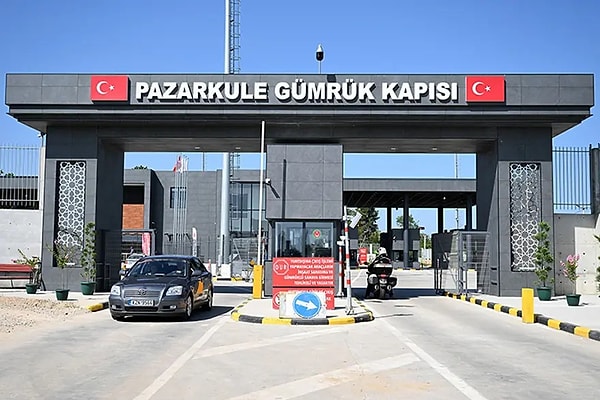 Grev nedeniyle Yunanistan'a açılan Pazarkule ve İpsala sınır kapılarından araç geçişlerine izin verilmedi.