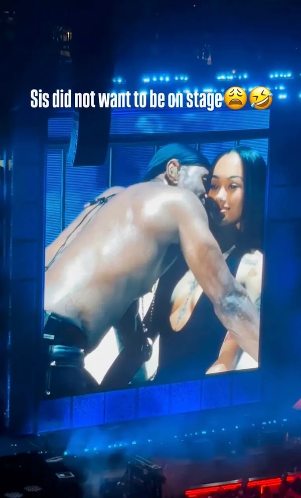 ABD'li R&B efsanesi Usher'ın devam eden müzik turnesi kapsamında Nashville'de verdiği konser, şarkılarından çok sahnede yaşanan sıra dışı bir anla gündeme oturdu.