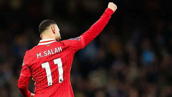 Süper Lig'de yaz transfer döneminin kapanışına sayılı günler kala futbol dünyasını hareketlendiren dev bir iddia ortaya atıldı.